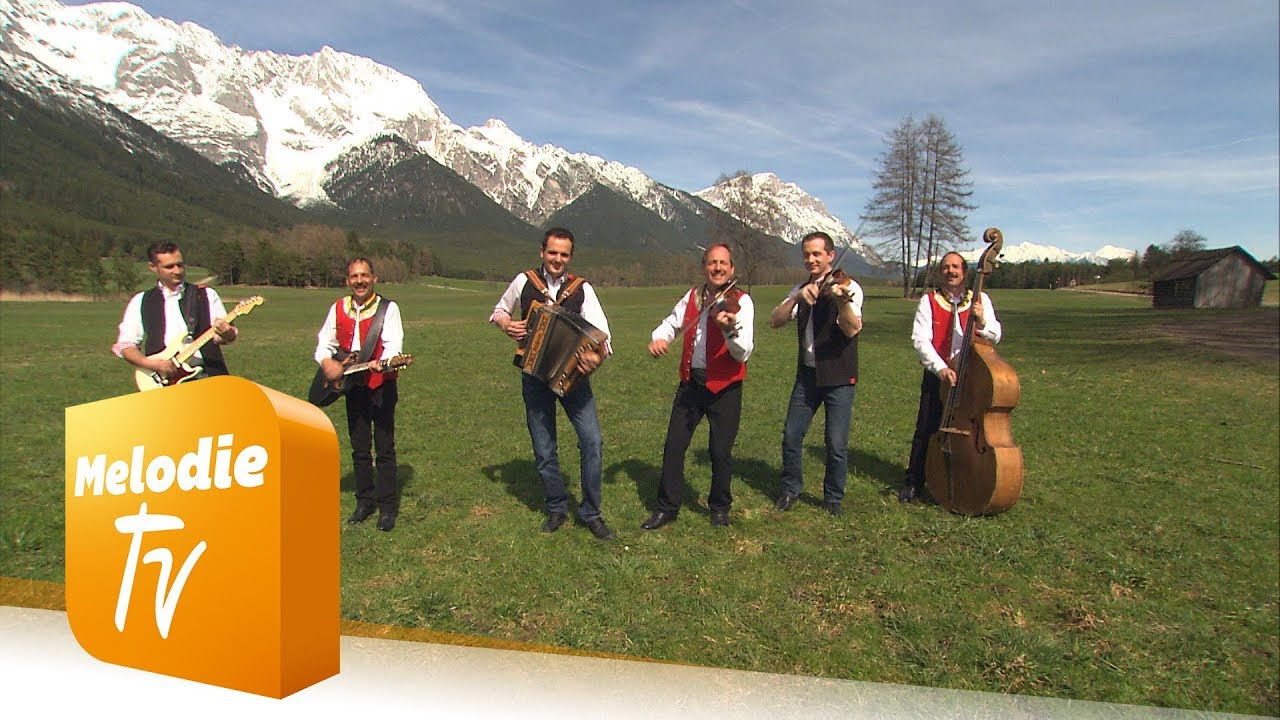Zellberg Buam & Die Fetzig'n Zillertaler - Urig, echt, fetzig und frech (Offizielles Musikvideo)