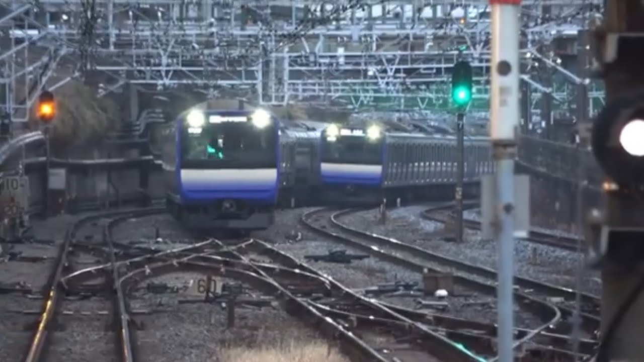 【津田沼】総武快速線が同時入線！発車ベル&車体スピーカーからの別の音？もあり。東京方面へ2番線3番線にダブル入線。E235系 子どもの好きな電車 でんしゃ JR東日本