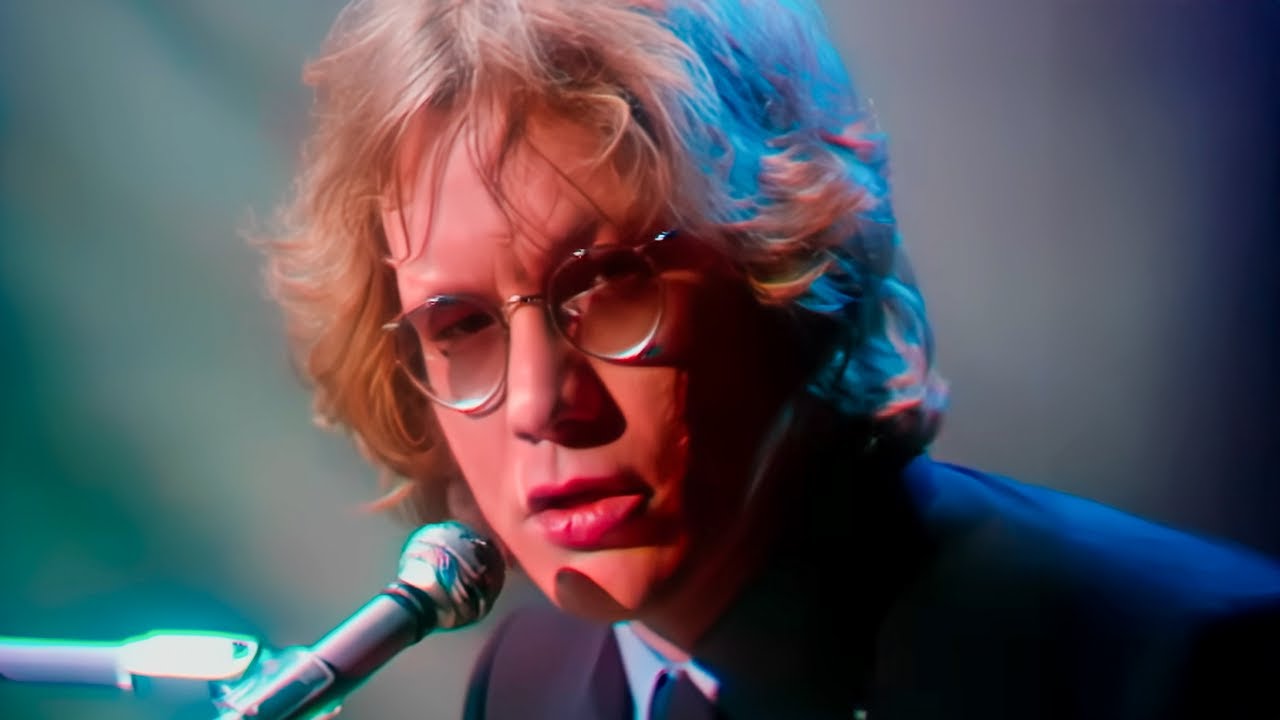 Warren Zevon - Werewolves Of London (Official Music Video) [HD]