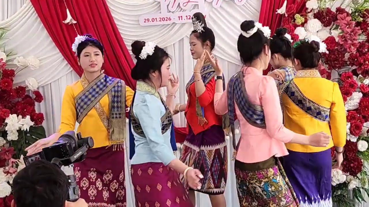 Nhảy múa tv | Múa lào cực phẩm siêu dẻo | Tại đám cưới của Kim Chi + Huy Hoàng bản xà vịt