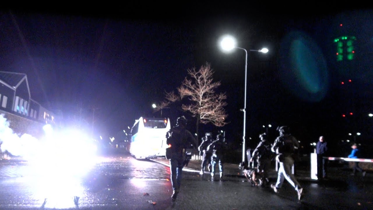 Dienst Speciale interventies en RRT in Actie tijdens bus gijzeling bij Batavia stad! - Oefening