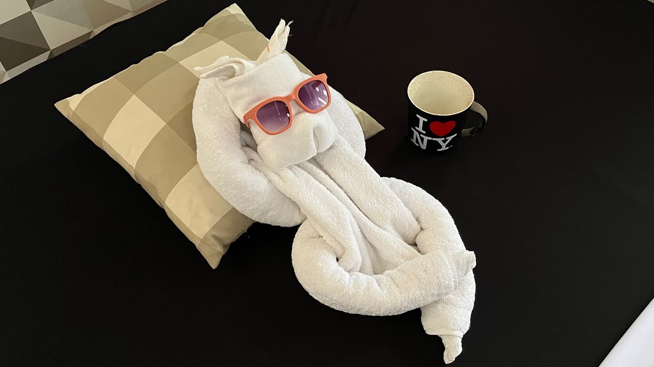 TOWEL ANIMAL RELAXING DOG