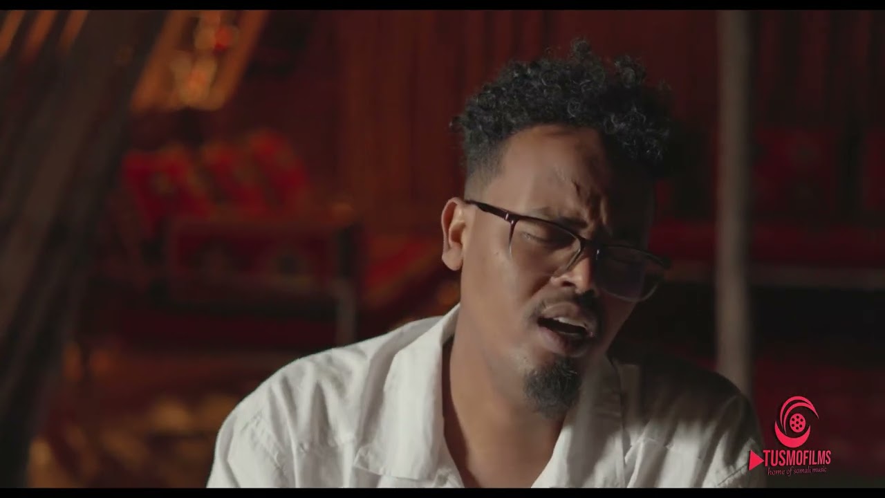 Qamar sugaani |Jaceylkii lagu tuntay  | New Somali Music Video 2025 (Official Video)
