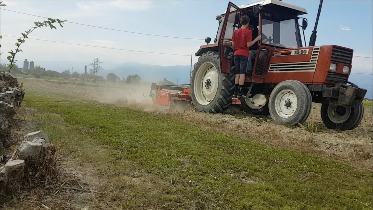 erpicatura con Fiat 70/90 e erpice rotante maschio 2,5m