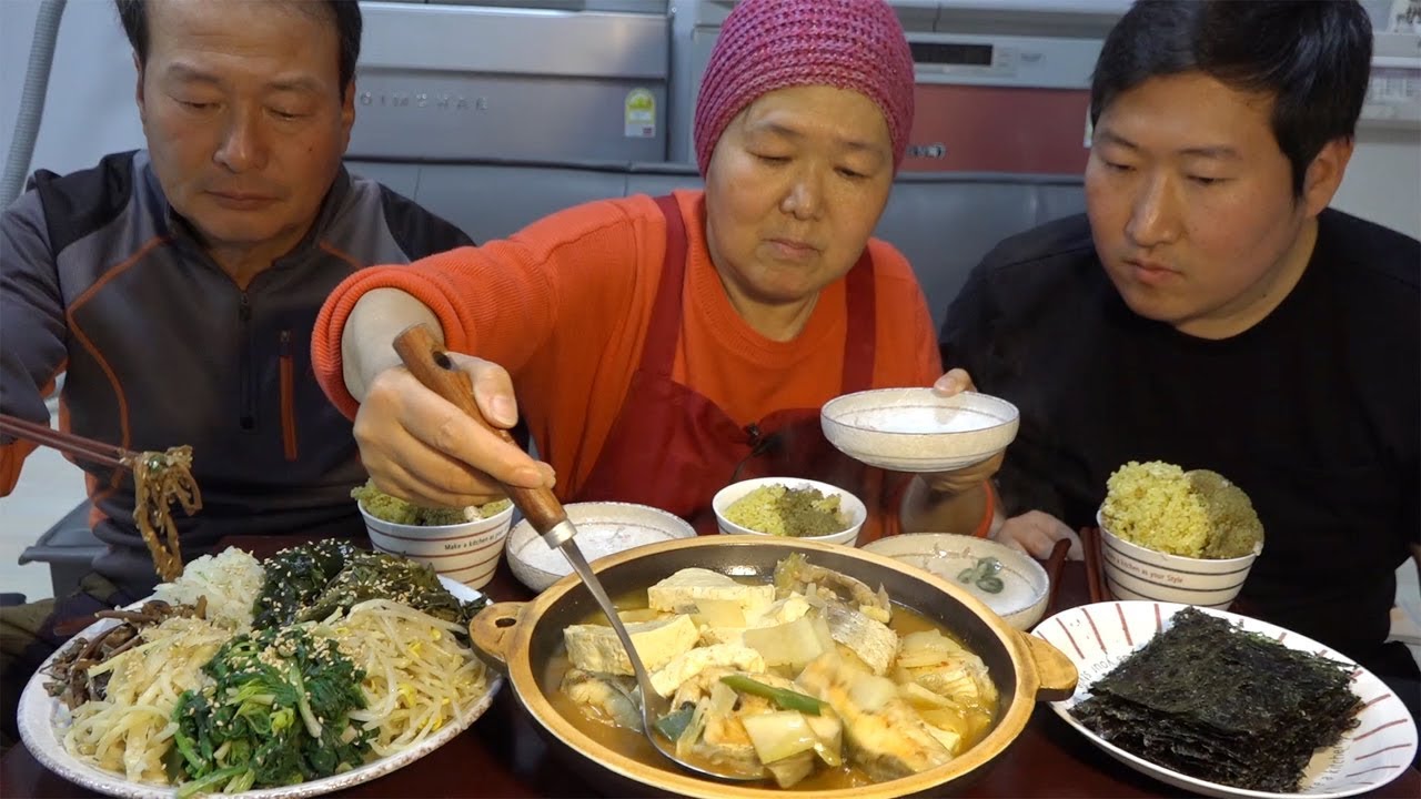 정월 대보름맞이 각종 나물과 부럼, [[동태찌개(Stew made with frozen pollack)]] 먹방!! - Mukbang eating show