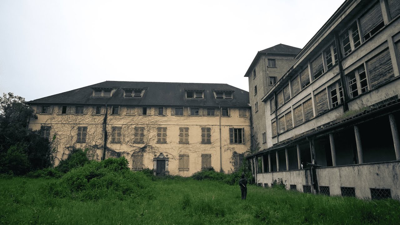 On est partis chercher la paix dans une abbaye, on a trouvé des drogués !!  (spookie)