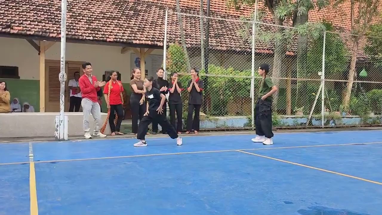 Sosialisasi Cabang Olahraga IODI nomer breakdance di SMPN1 Kota Mojokerto 