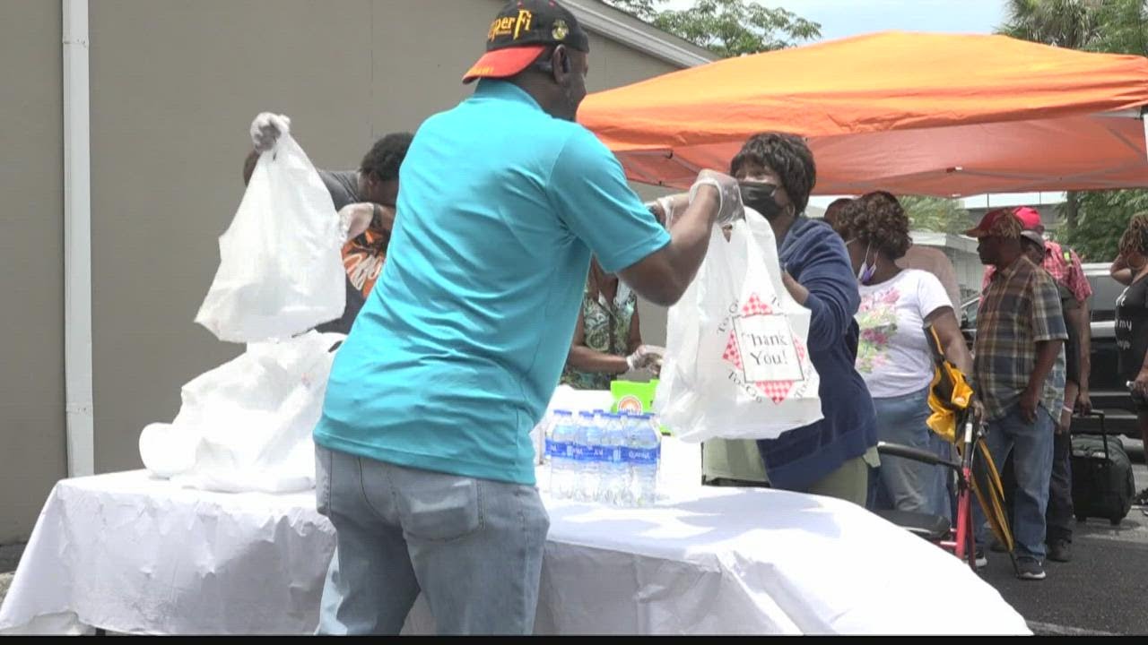Marine veteran feeds homeless in Jacksonville