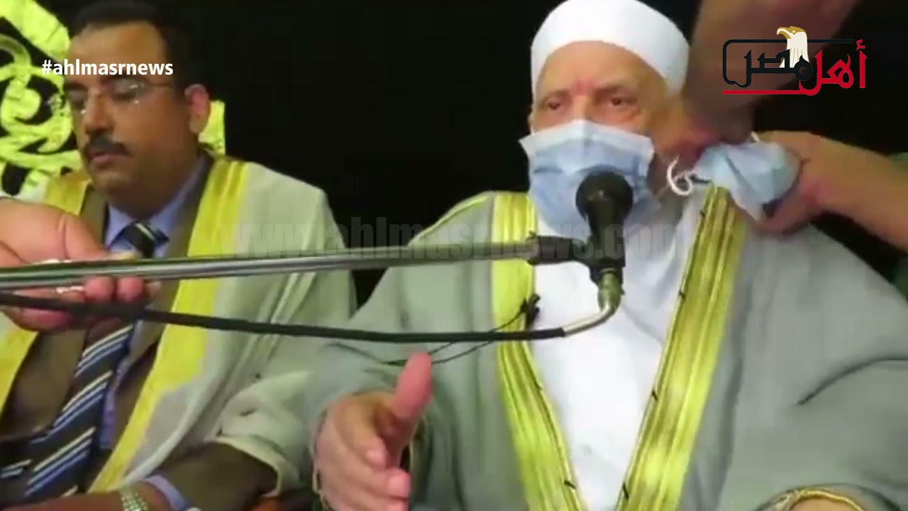 أحمد عمر هاشم ينشد شعرا من تأليفه في عزاء محمود العربي