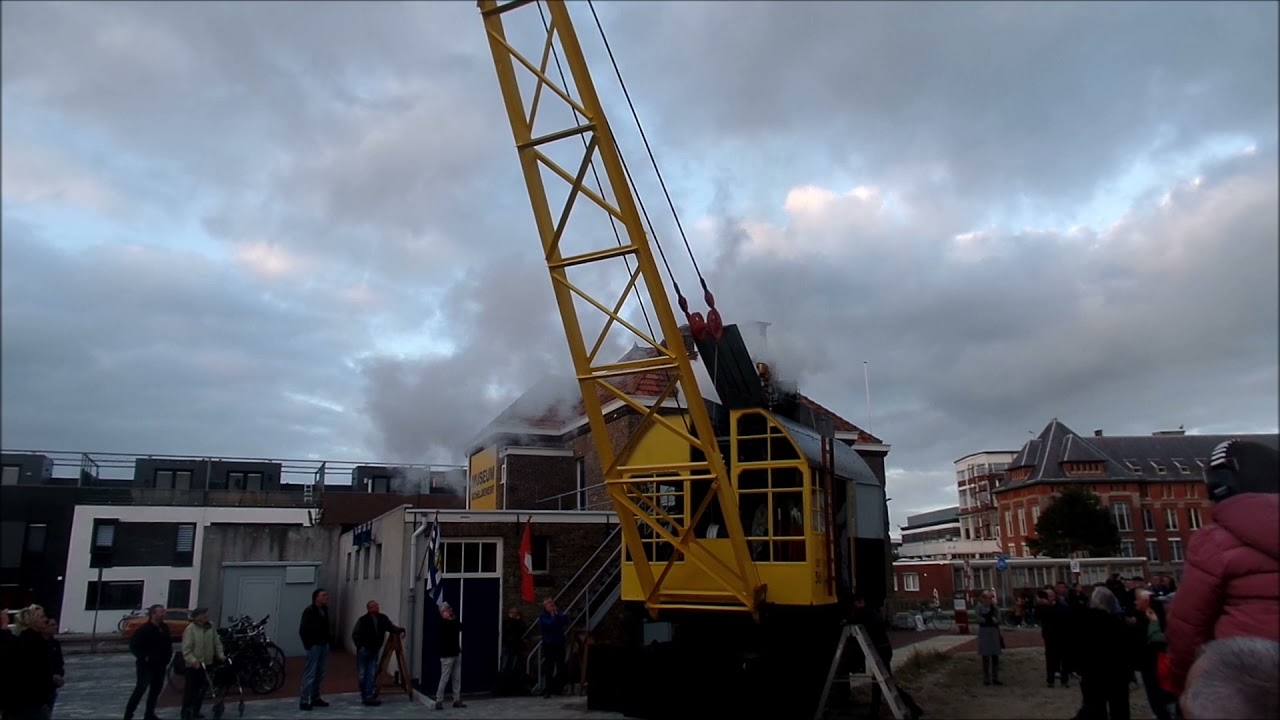 Onthulling Stoomkraan Schelde 38 door Maarten van Rossem