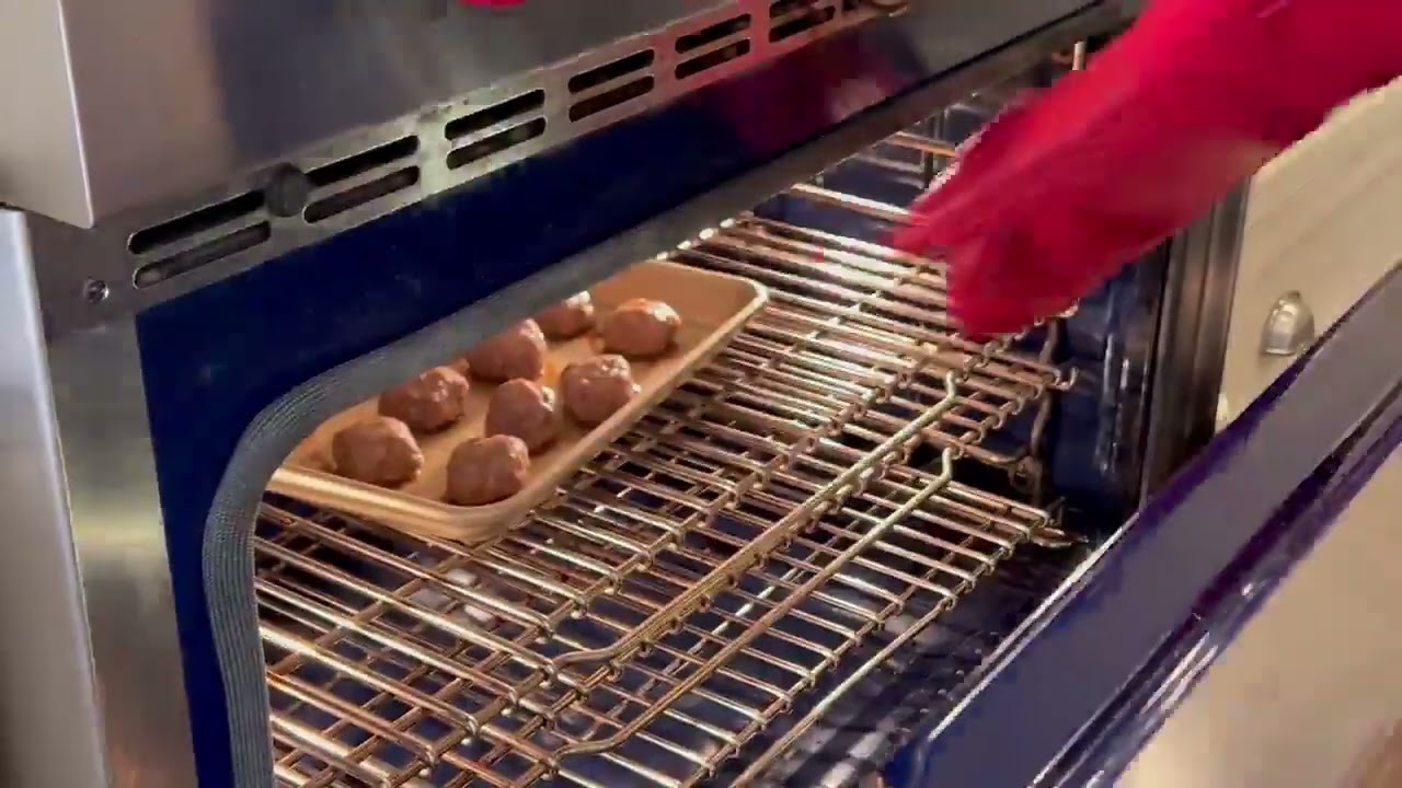 Steve Doocy cooks up Sausage and Pepper Pull Aparts &ndash; a tasty tailgating treat from his new book
