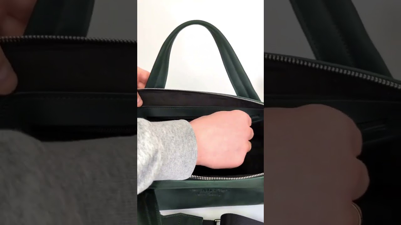 Transport your flutes in style and safety with this beautiful flute bag!