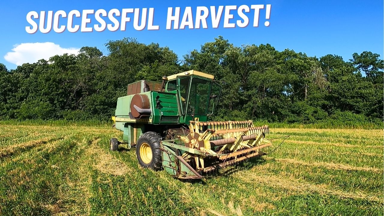 Комбайн John Deere убирает пшеницу!