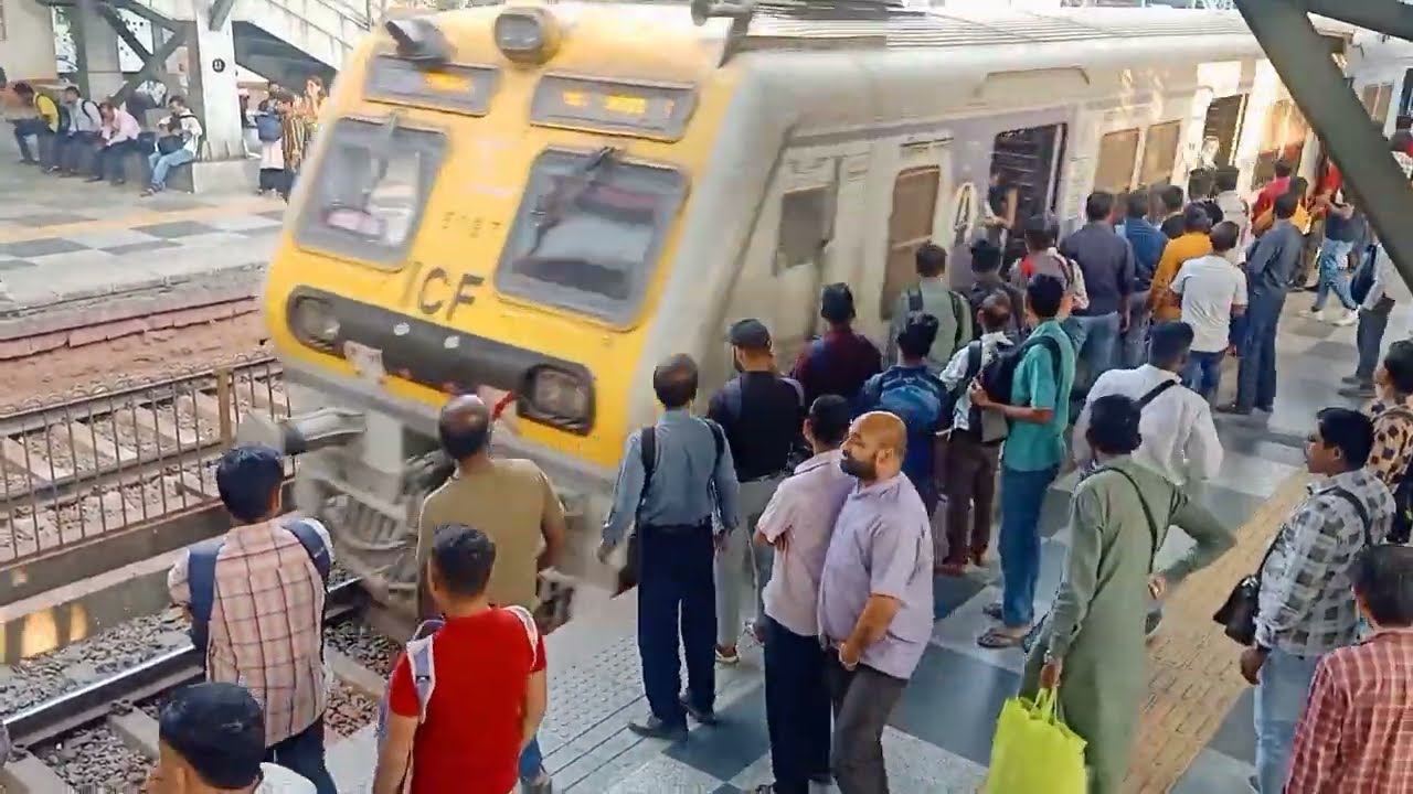 Andheri West Metro Station Rush Dadar To Virar