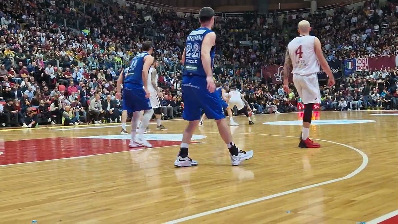 Basket: 72 a 56, il derby è Libertas! Azioni e festa dei tifosi (HD/4K)