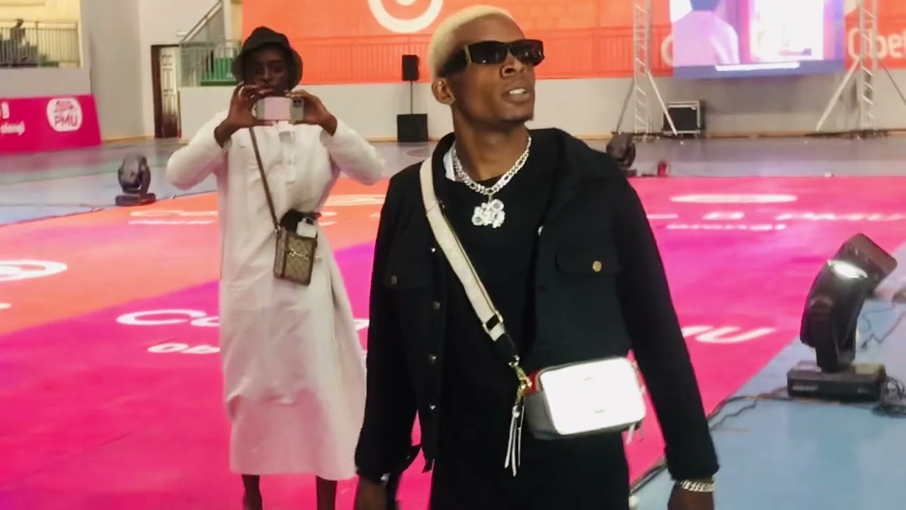 Kazama au concert à Brazzaville au gymnase Henri elende vers Stade Massamba débat grâce a Congo B