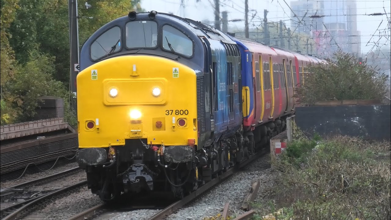 Fantastic Morning at Hanwell and Ealing Broadway Freight Passenger Trains 8th October 25