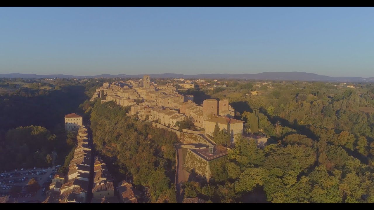Colle di Val d'Elsa, Tuscany - Ultra HD Aerial view of the Historic Centre in 4 K in Toscana