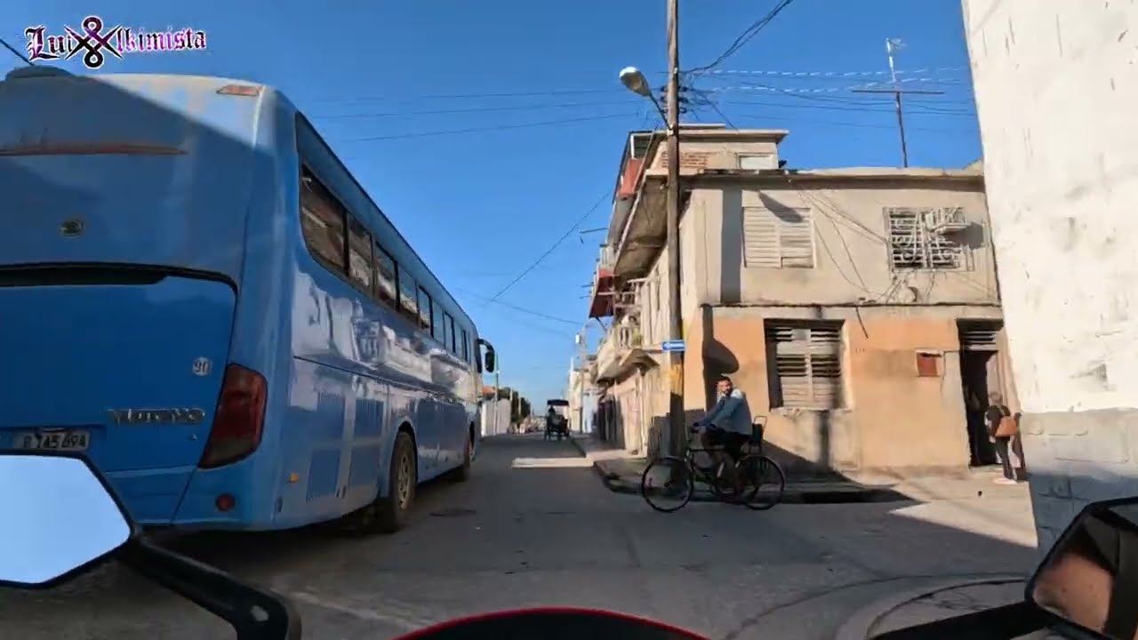 Explorando las calles de Holguín Cuba