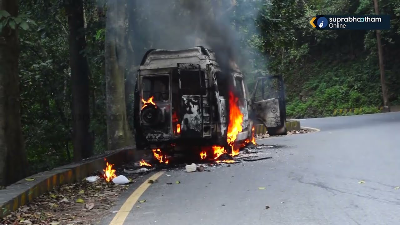 യാത്രക്കിടെ കണ്ട അപകടം.വാഹനം കത്തി നശിച്ചു churam traveler fire