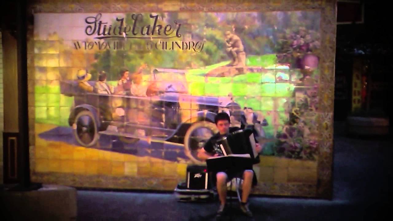 Tango Argentino con Acorde&oacute;n M&uacute;sica en las calles del centro de Sevilla - Andaluc&iacute;a (Espa&ntilde;a)