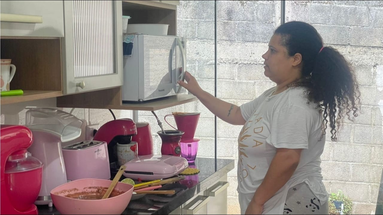 Cozinhando na pequena cozinha Pink,usei o microondas da Panasonic 21litros