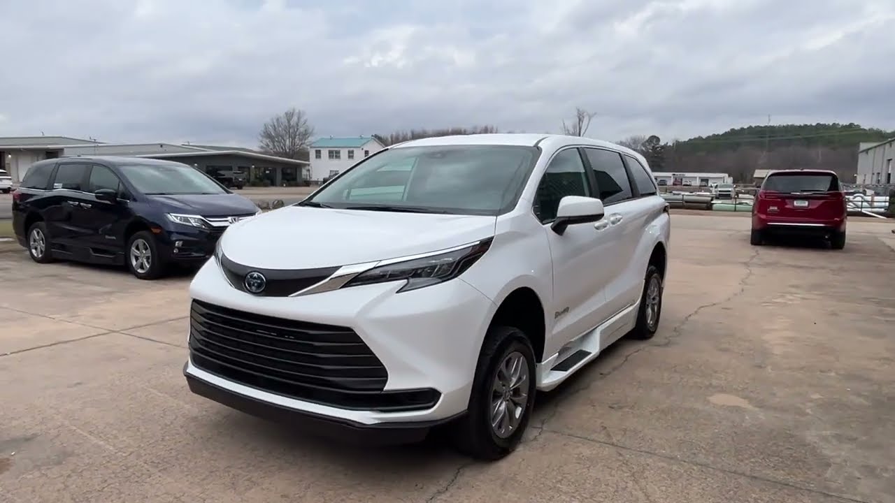 2025 Toyota Sienna Wheelchair Accessible Vehicle for Sale. Stock #SS273026