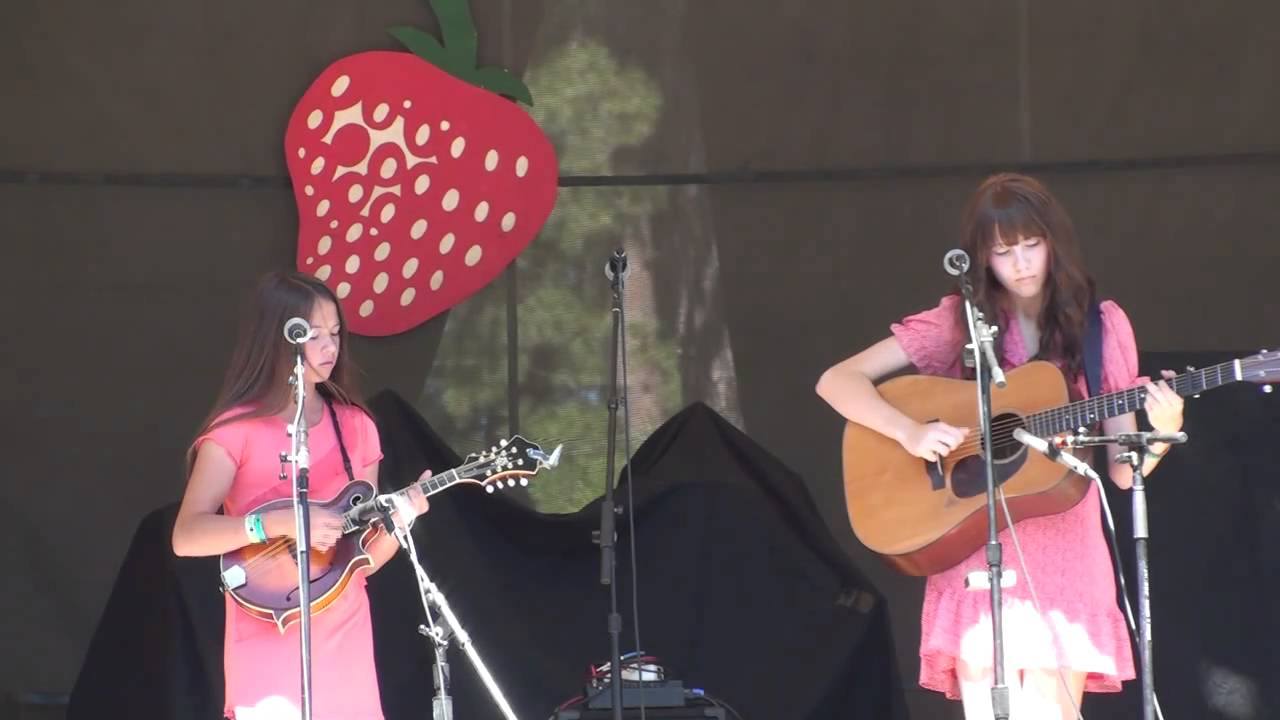 AJ Lee and Molly Tuttle perform 
