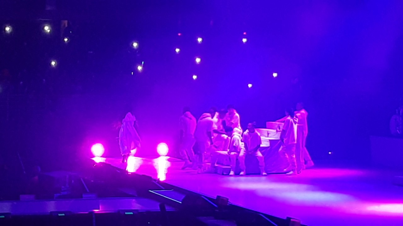Ariana Grande - Knew Better - Forever Boy 03/07/2017 #DangerousWomanTour @ Movistar Arena. Chile