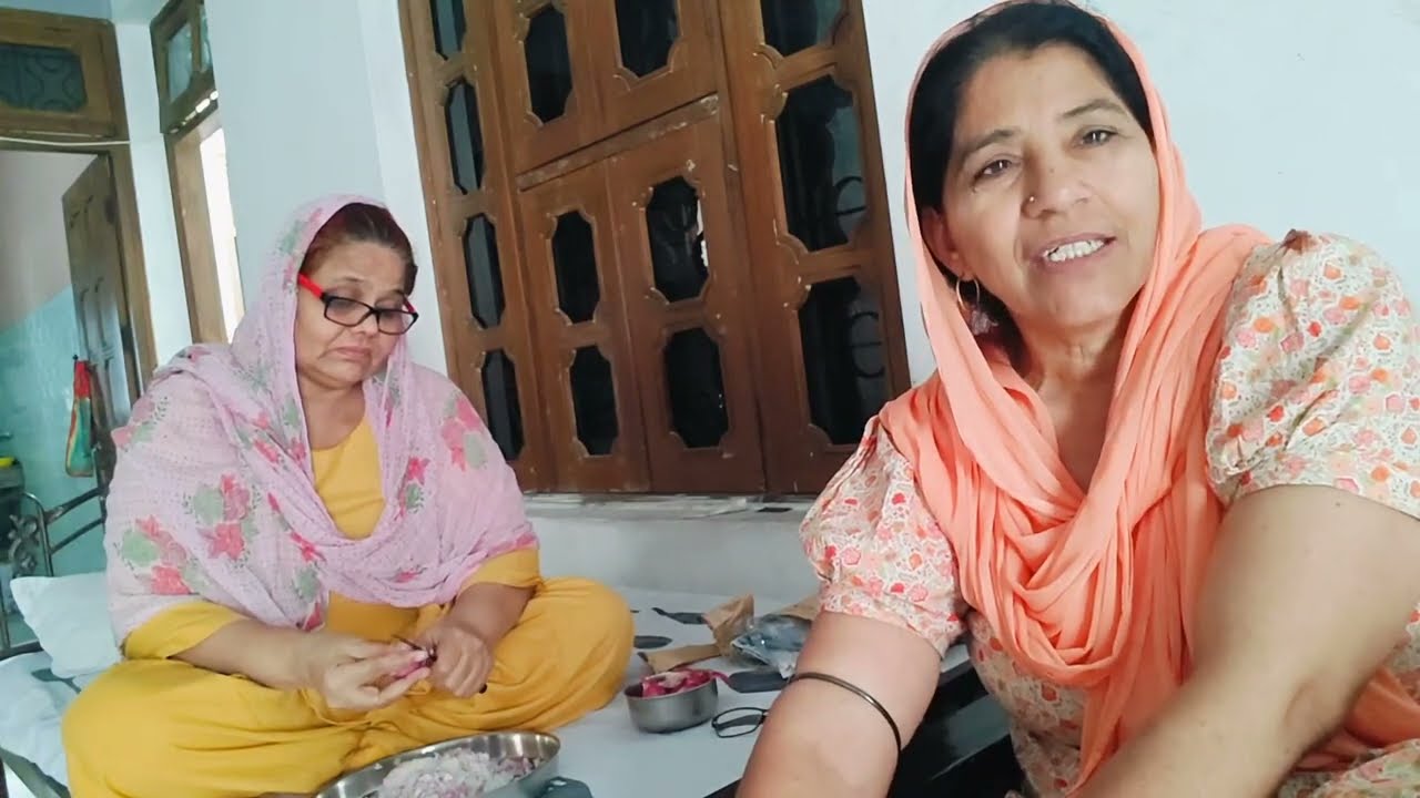 आज कुछ बातें बताने का मन किया हमारी समधन का,,सोचा आप के साथ भी शेयर कर ले,,