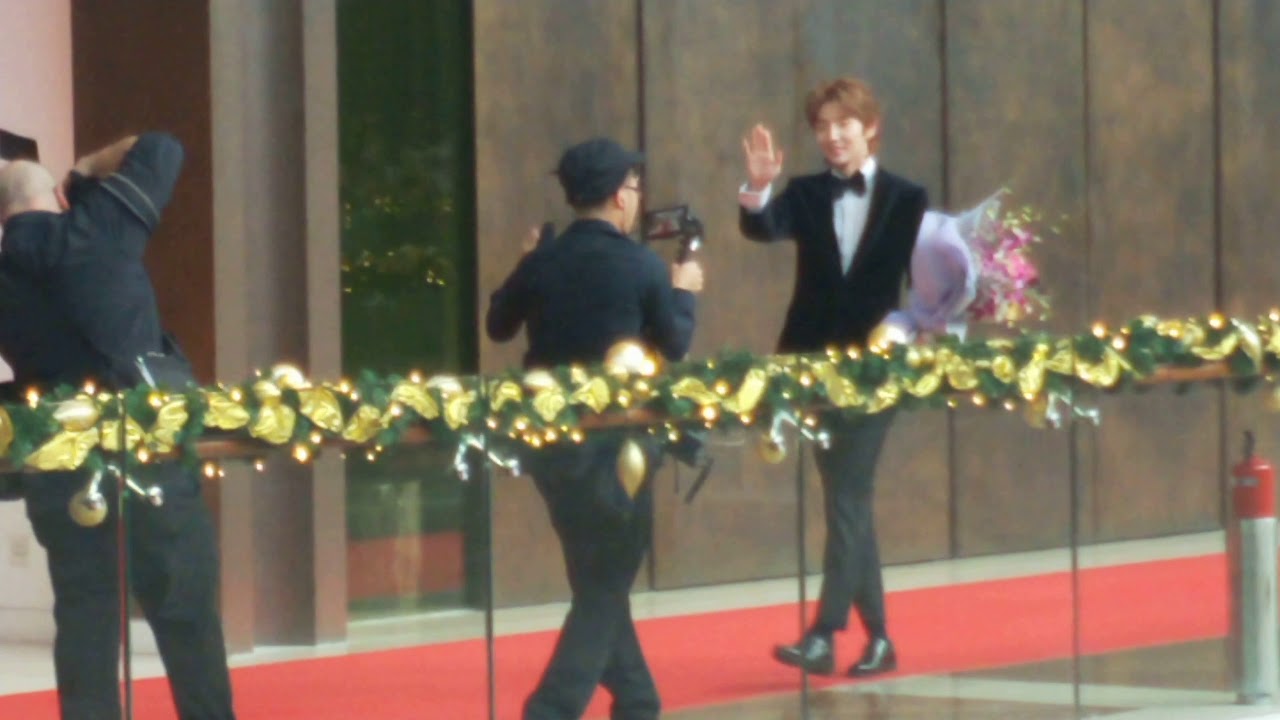 Lee Joon Gi Oppa 22/12/18 red carpet