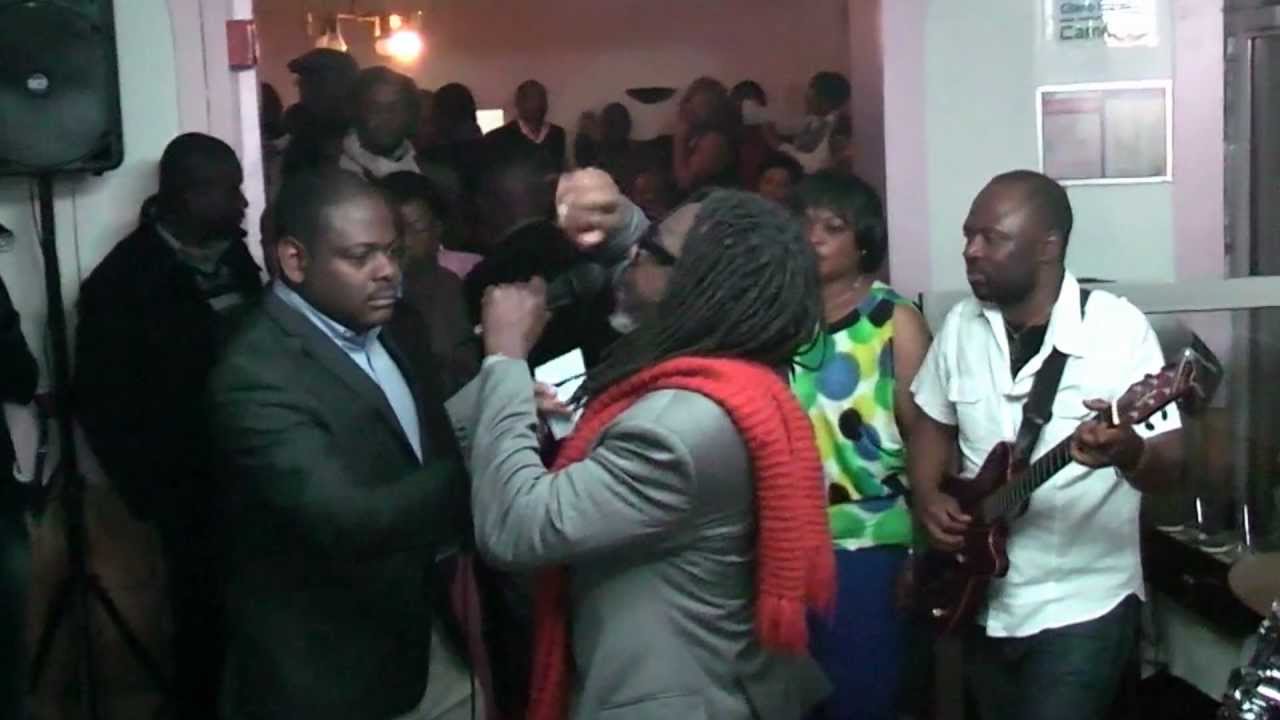 Douleur dédicacera  Nguil'a Moto (nouvel album) le Sam 24 Novembre 2012 à Bruxelles de 20h à 6h