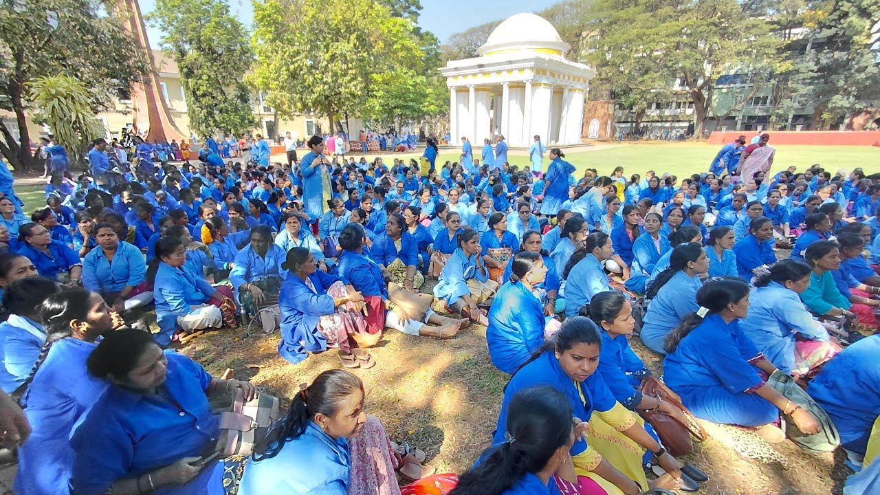 AITUC protest against Govt's wrong labour policies at Azad Maidan.