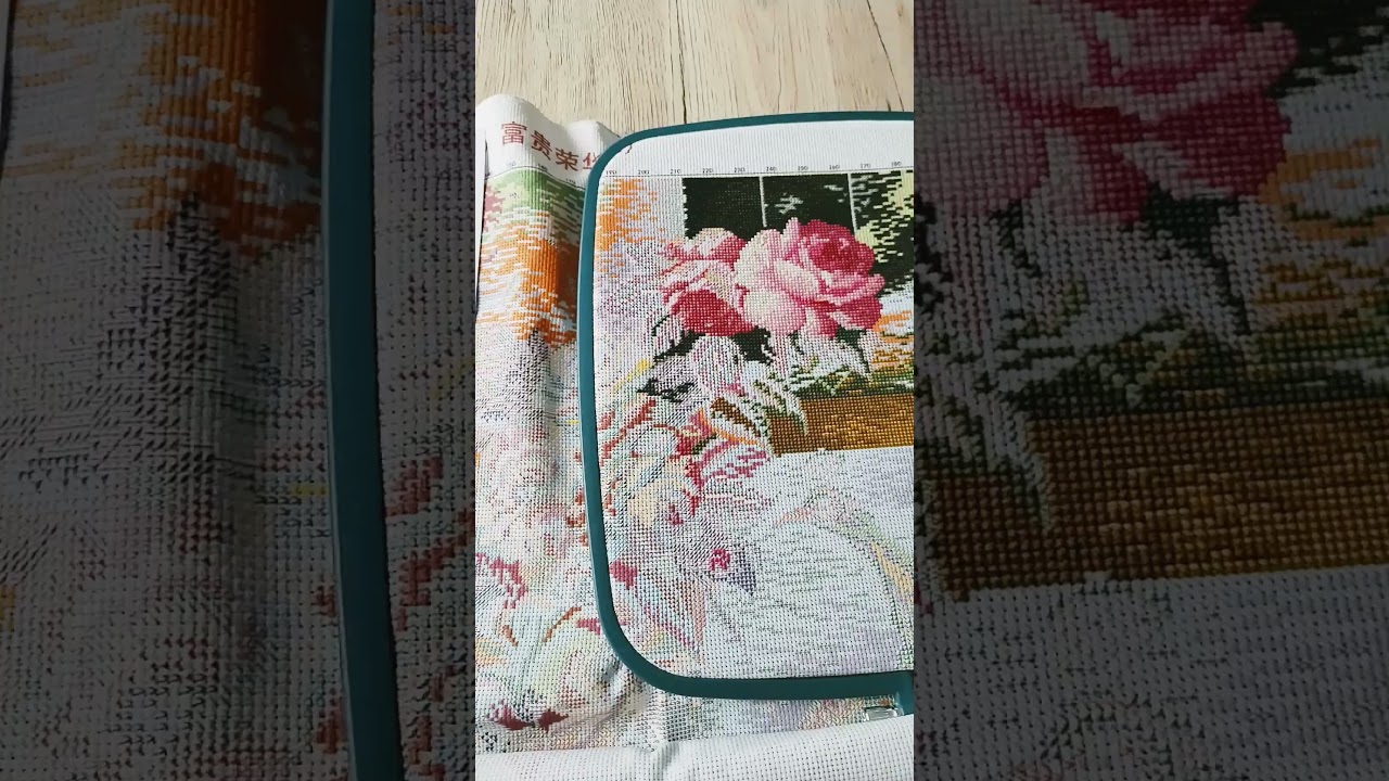 Mon avanc&eacute;e #pointdecroix sur le Paon de #Joysunday #crossstitch #embroidery #revue #diy