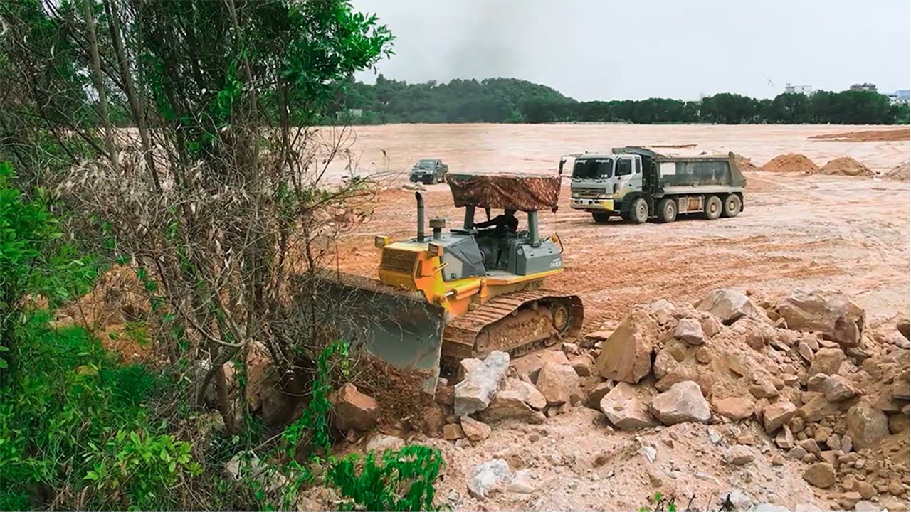 Wonder Operators Team Dump Trucks Delivery Mountains Stones With D61px Dozer Push Filling
