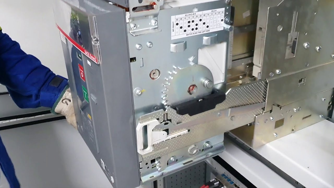 PGBT  disjuntor geral Emax2 ABB - Operação básica e acesso #2022