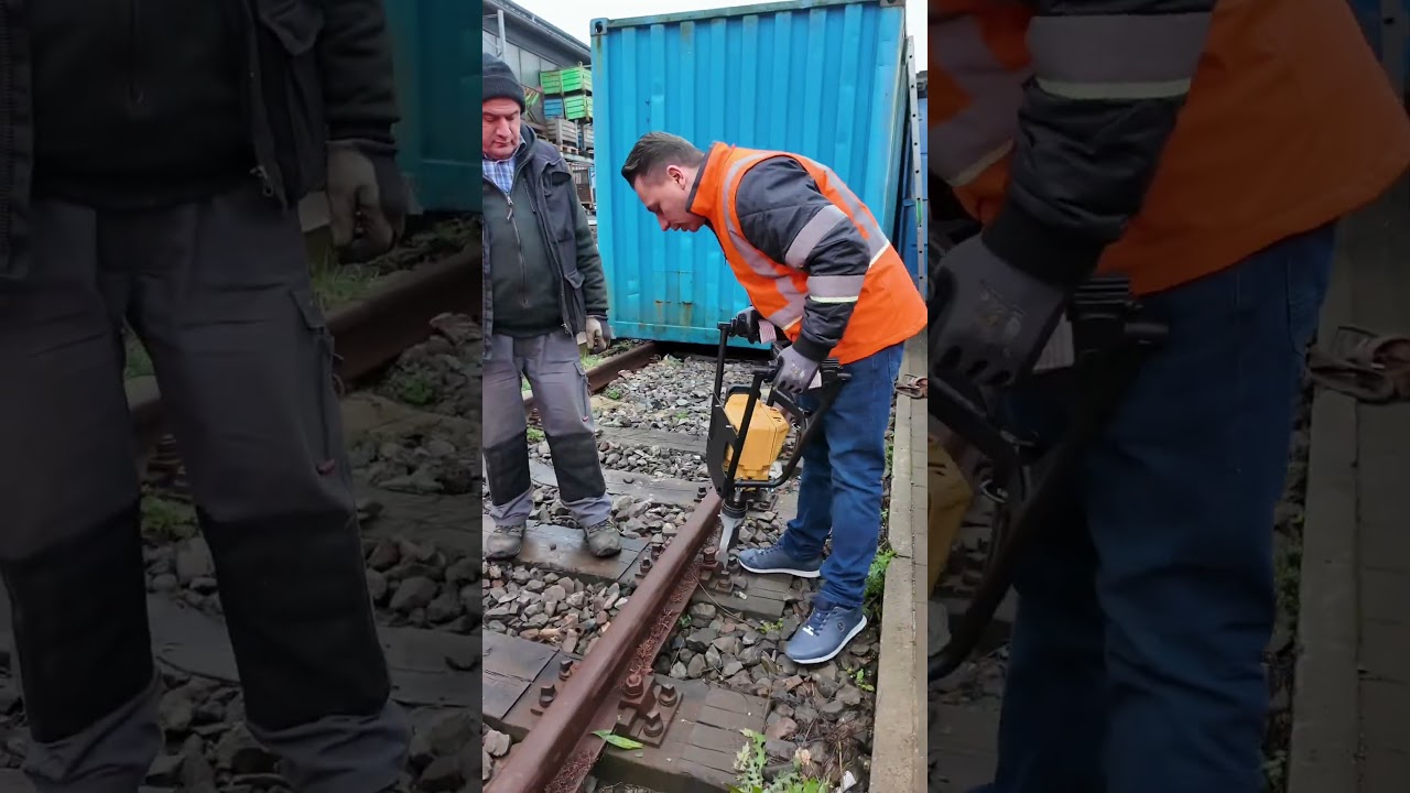 Seine Leistung ist in der Praxis bewiesen! #gleisbau #bahnbau #eisenbahnbau #tiefbau #altungleis