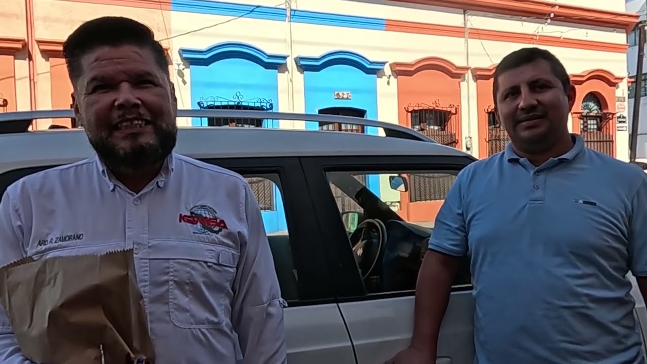 Platicando con el Arqui y sus trabajadores de la construcción