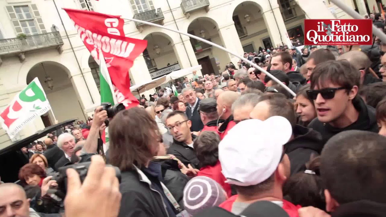 Torino, corteo primo maggio. Scontri Polizia e manifestanti