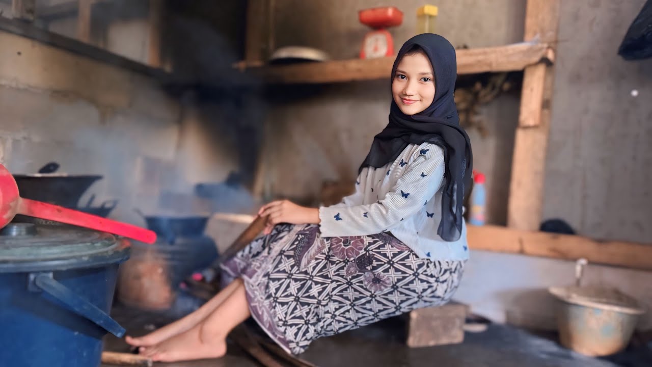 MENYENTUH HATI… GADIS DESA TANPA AYAH BERJUANG DI TENGAH KETERBATASAN
