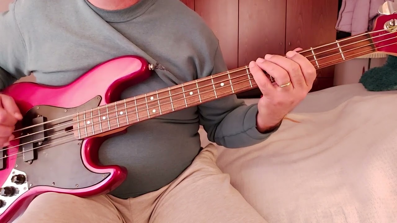 Rock 'n' roll στο κρεβάτι (bass cover)