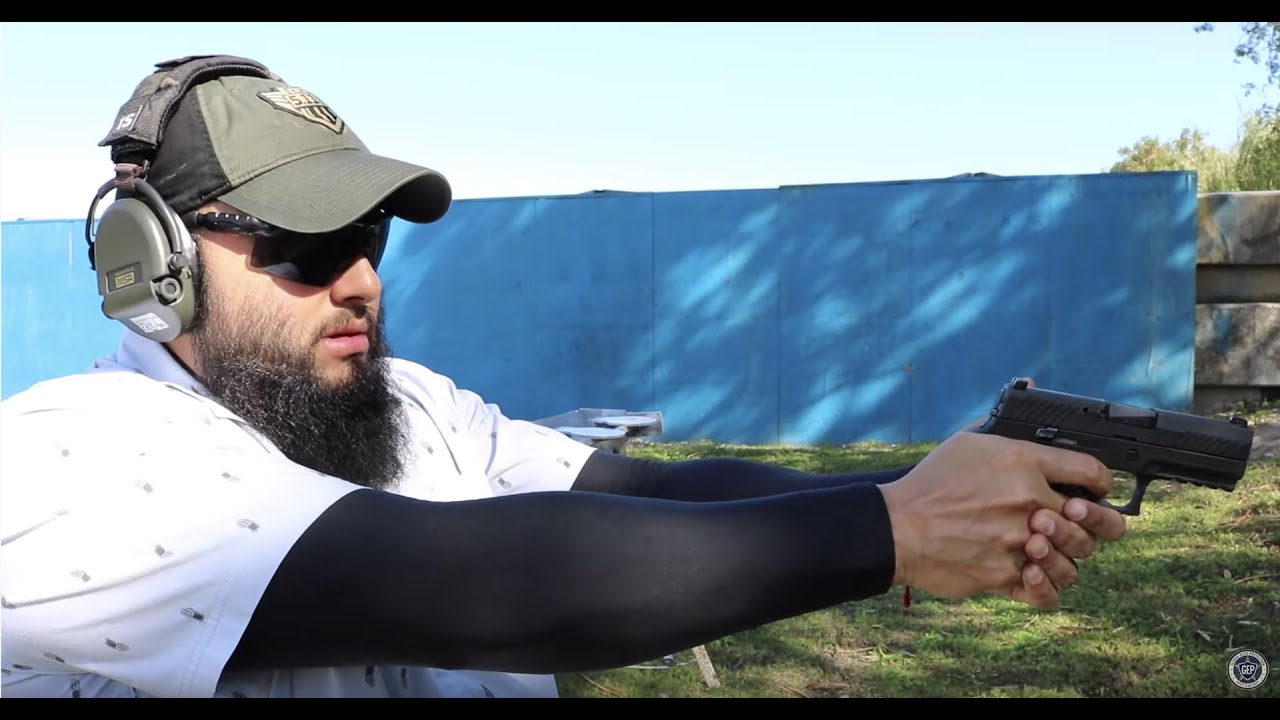 Mal funcionamiento de la pistola de un Guardaespaldas con dos manos parte 1