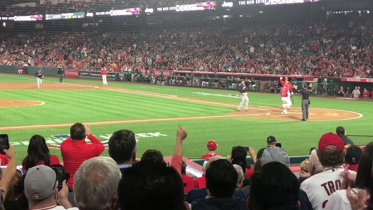 Shohei Ohtani’s 1st Homerun!