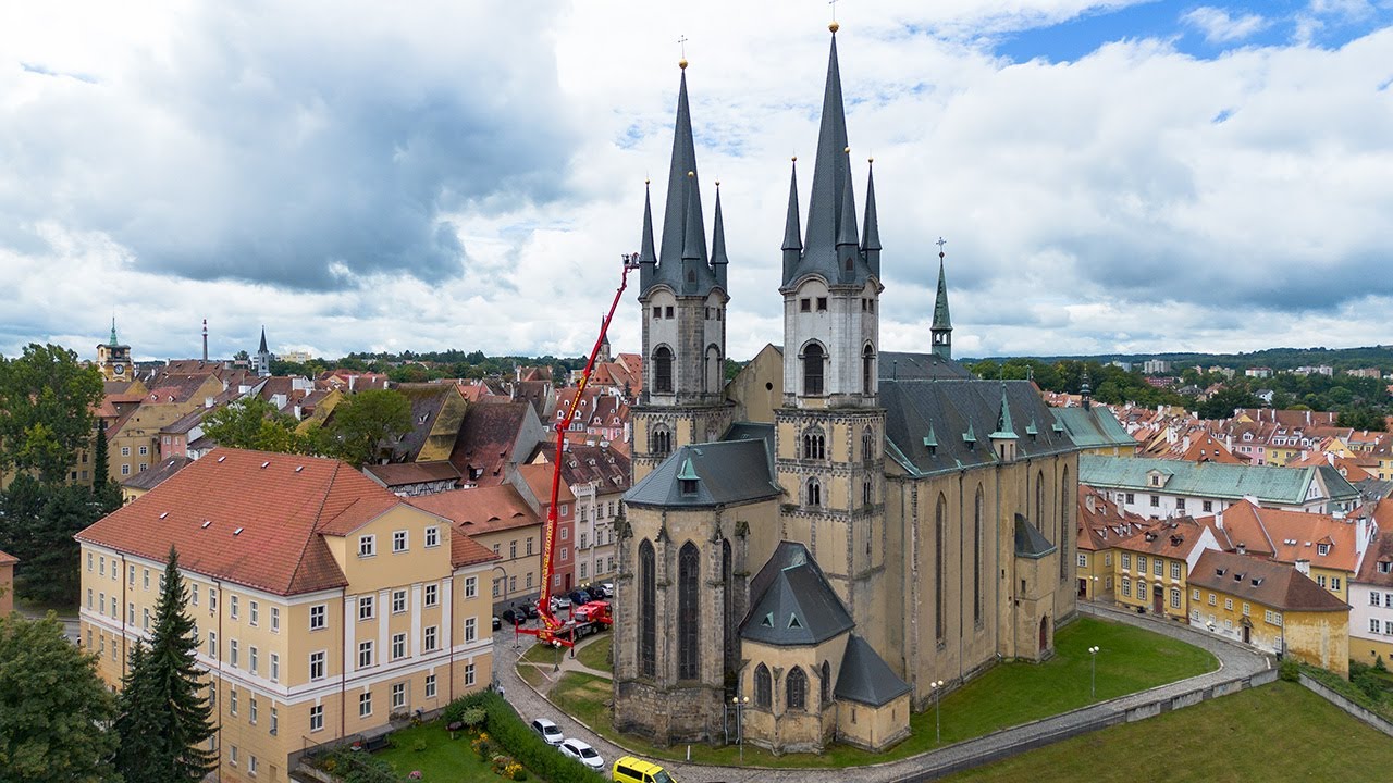 Kostel sv. Mikuláše a sv. Alžběty a autoplošina Socage 75TJJ