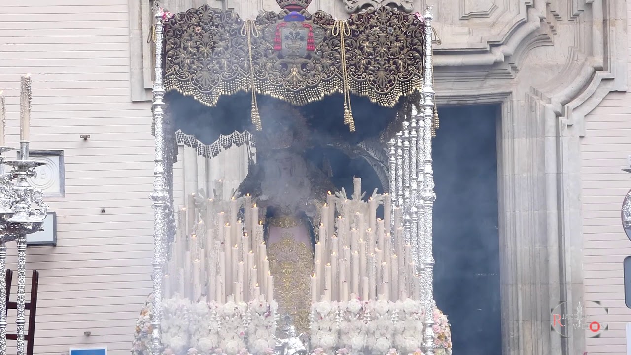 Procesión extraordinaria de la Virgen de la Encarnación en el saludo a la hdad de Redención, 2019