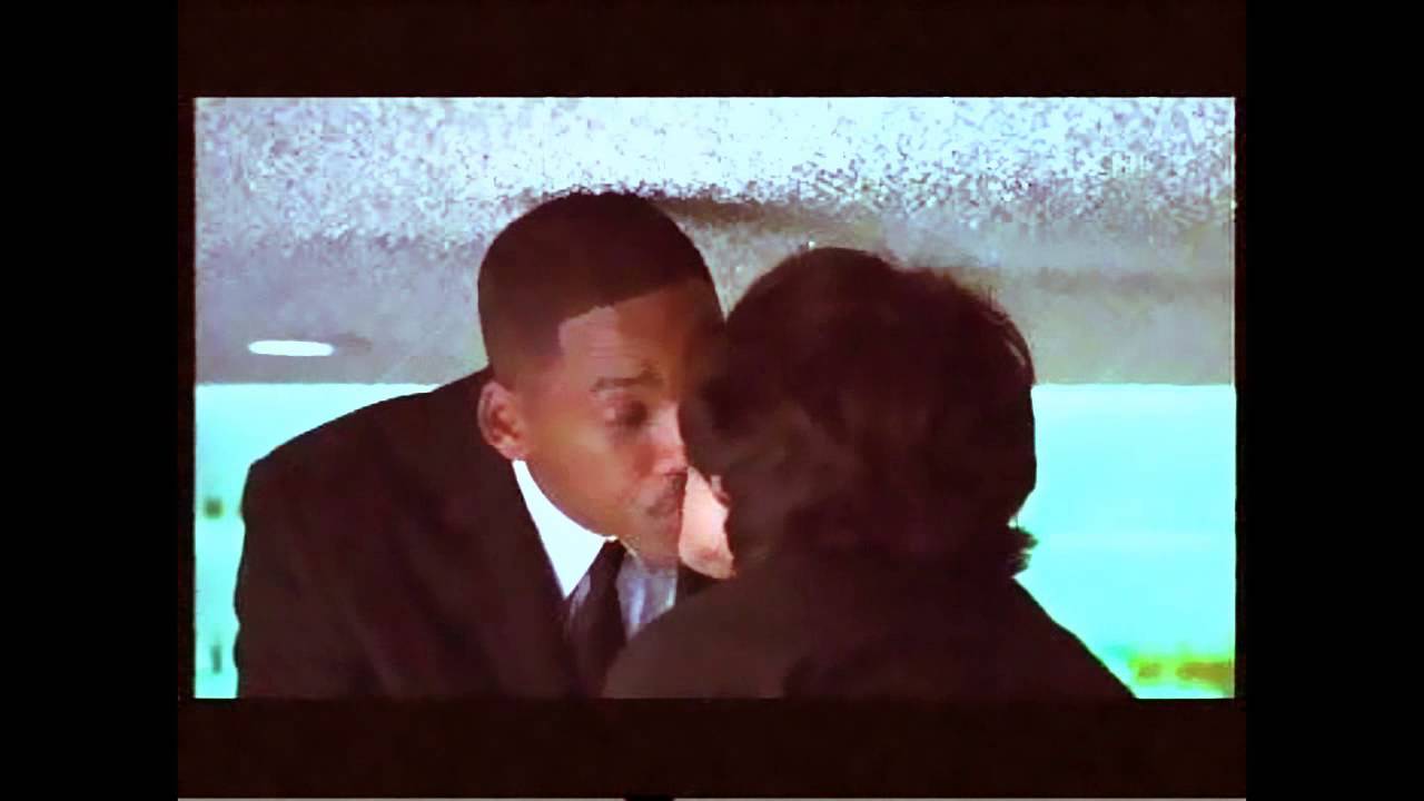 AXN Spot with Tom Welling's kiss