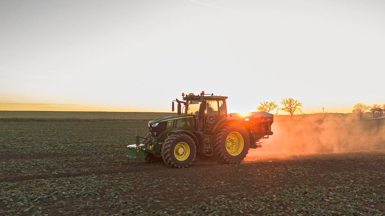 Fertilizer spreading 2025 - John Deere 6250R + Kuhn Axis / Sipos SHR