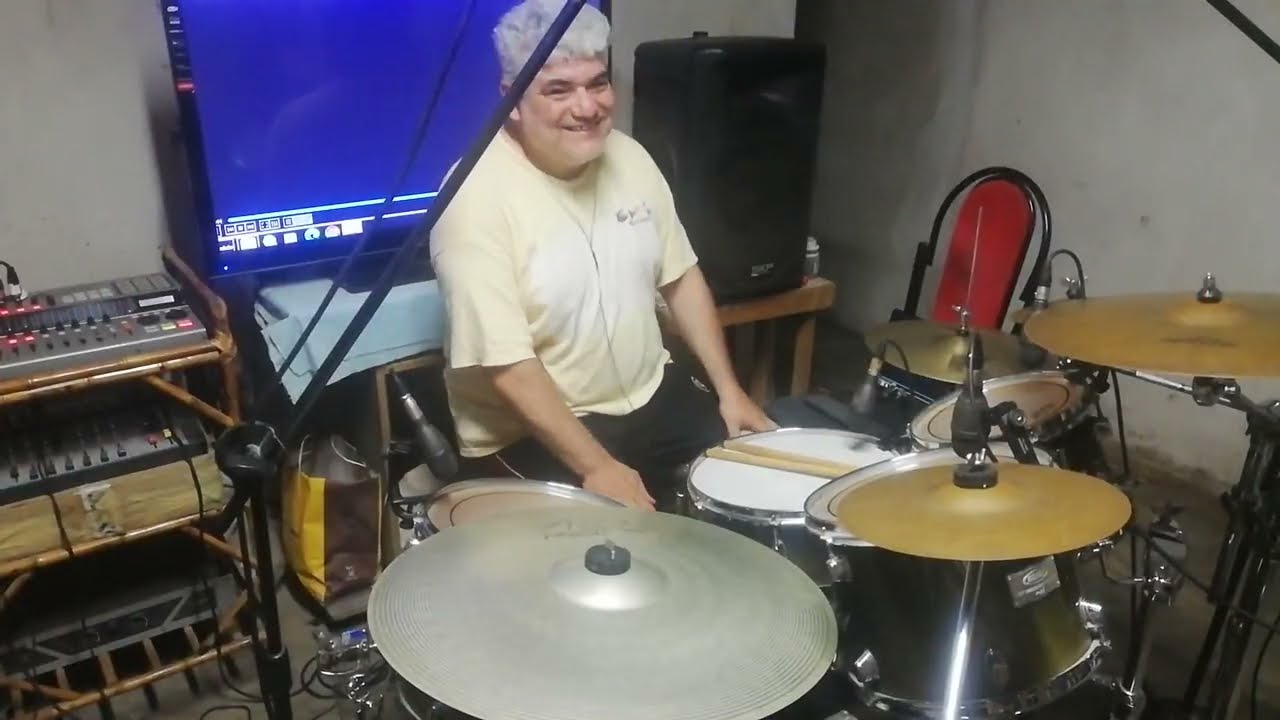 Baruch Hashem  Barak ensayando batería Rony