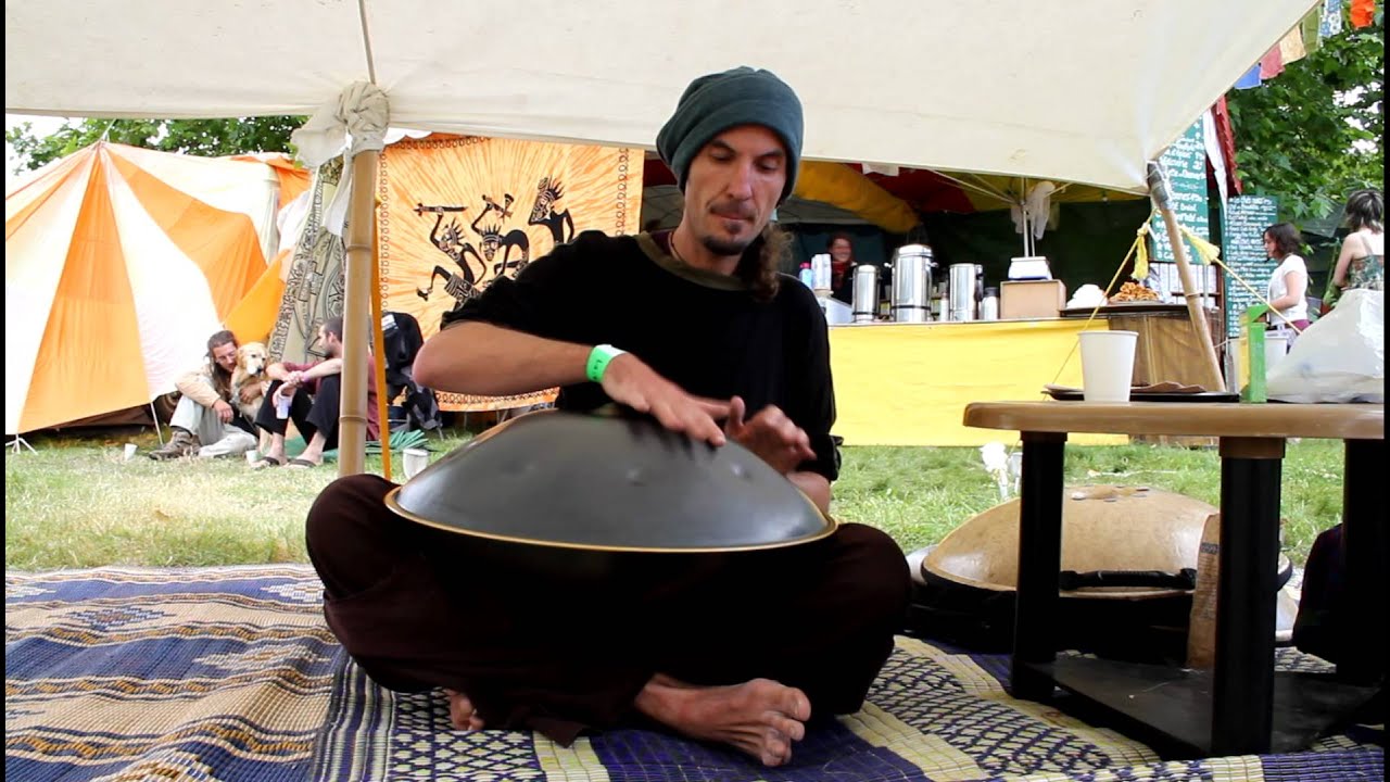 Rêve de l'Aborigene, Airvault France (79) 2012. Curt Ceunen, hang sous la tente berbère (1)
