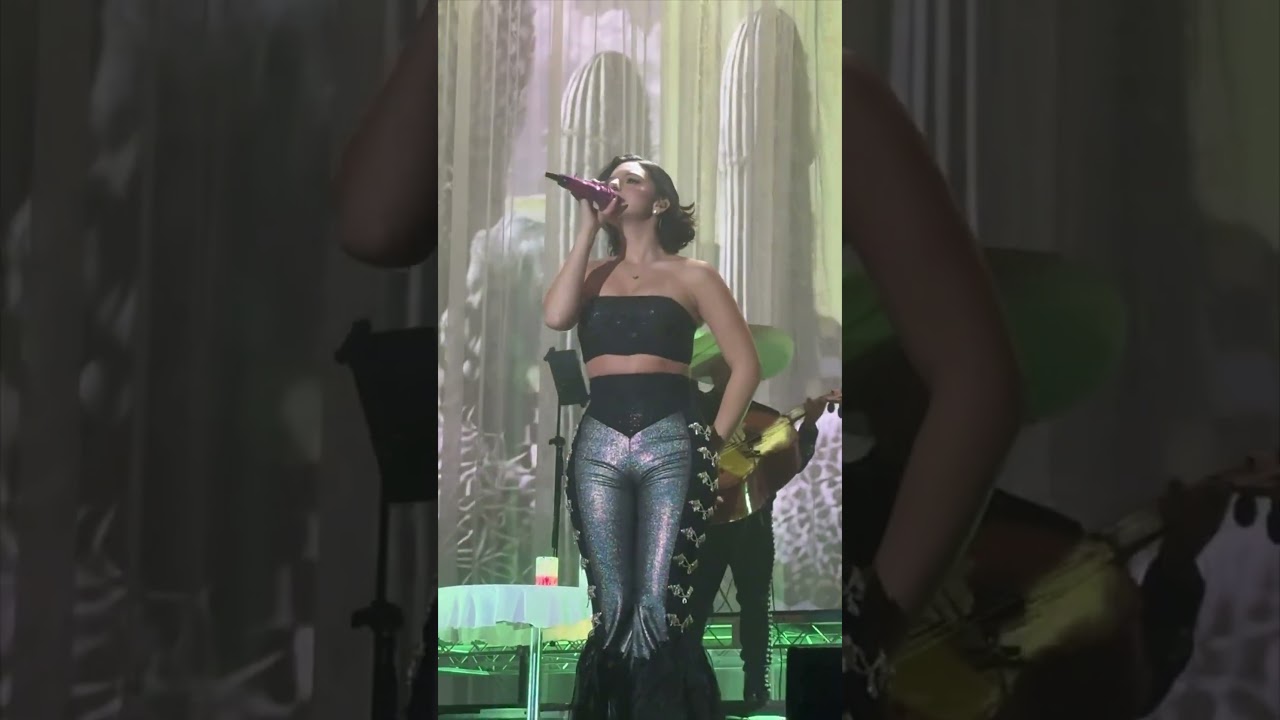 Que forma tan perfecta de llevar el ritmo de Angela